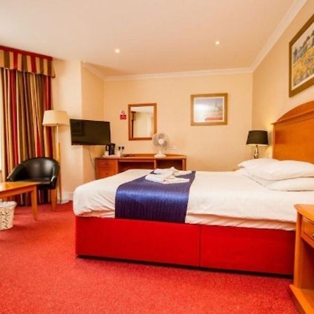 Chesters Hotel & Restaurant Salford  Buitenkant foto