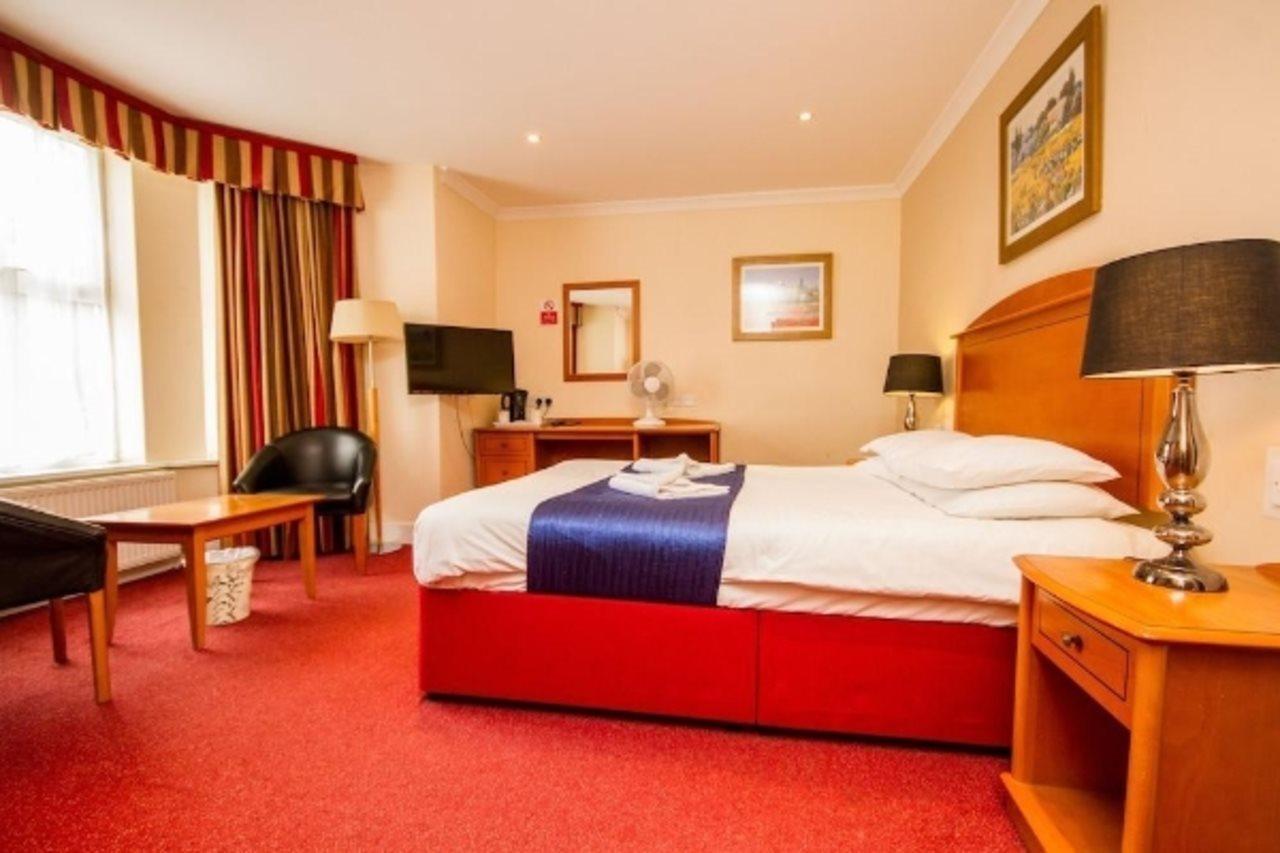 Chesters Hotel & Restaurant Salford  Buitenkant foto